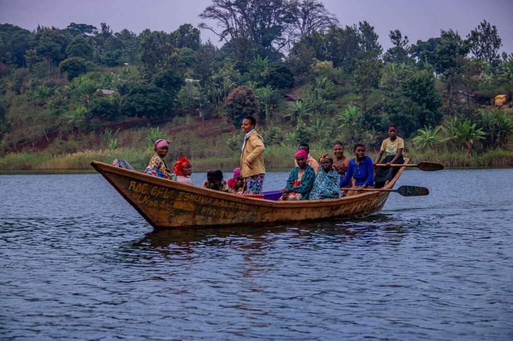 lake-ihema-boat-tours